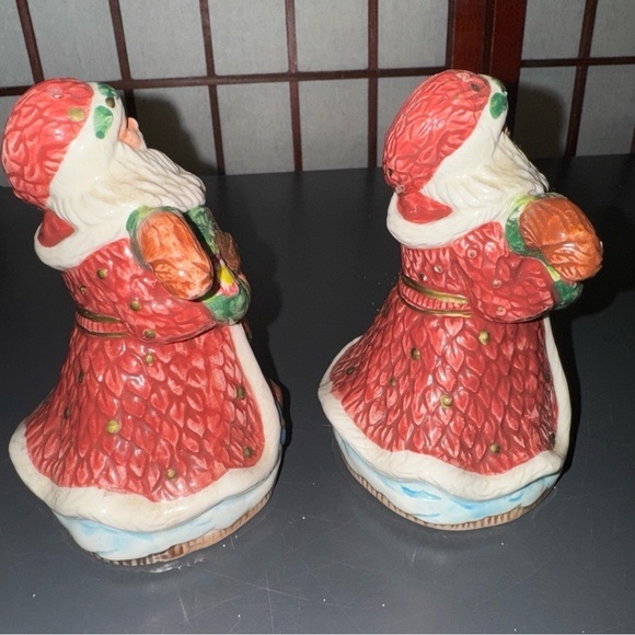 Vintage Santa salt and pepper shaker set - Picture 8 of 16